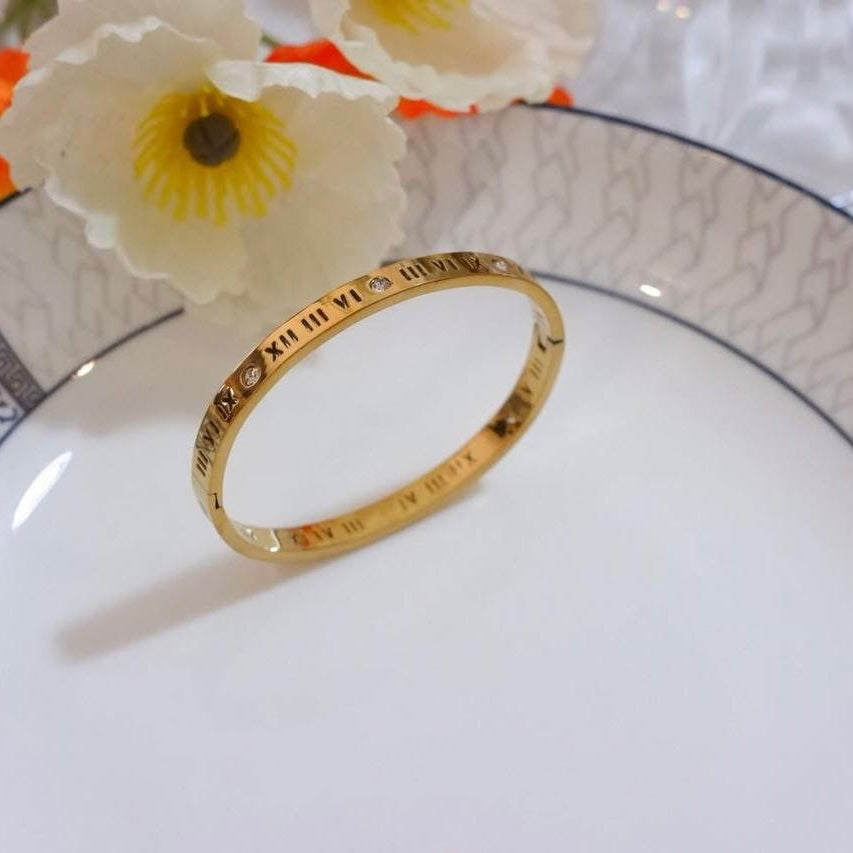Eterna Bangle