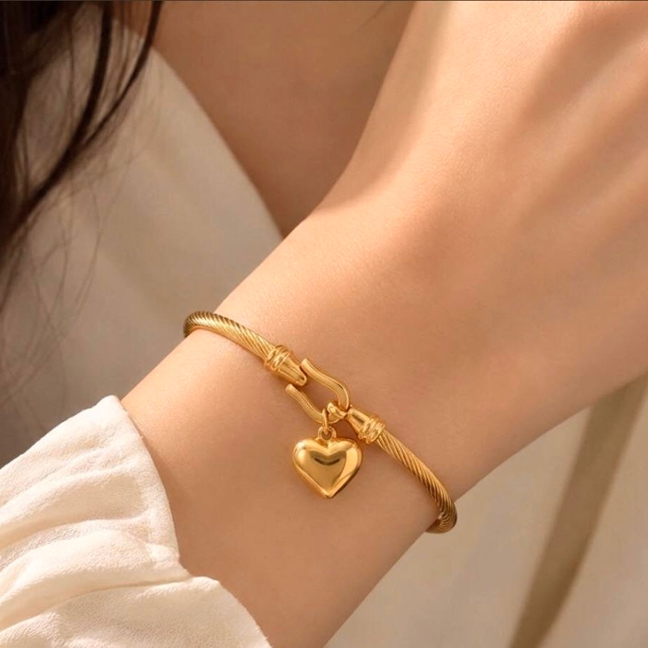 Amoura Bangle