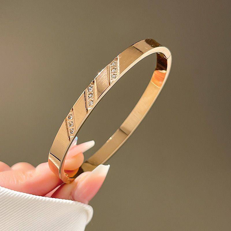 Valenne Bangle