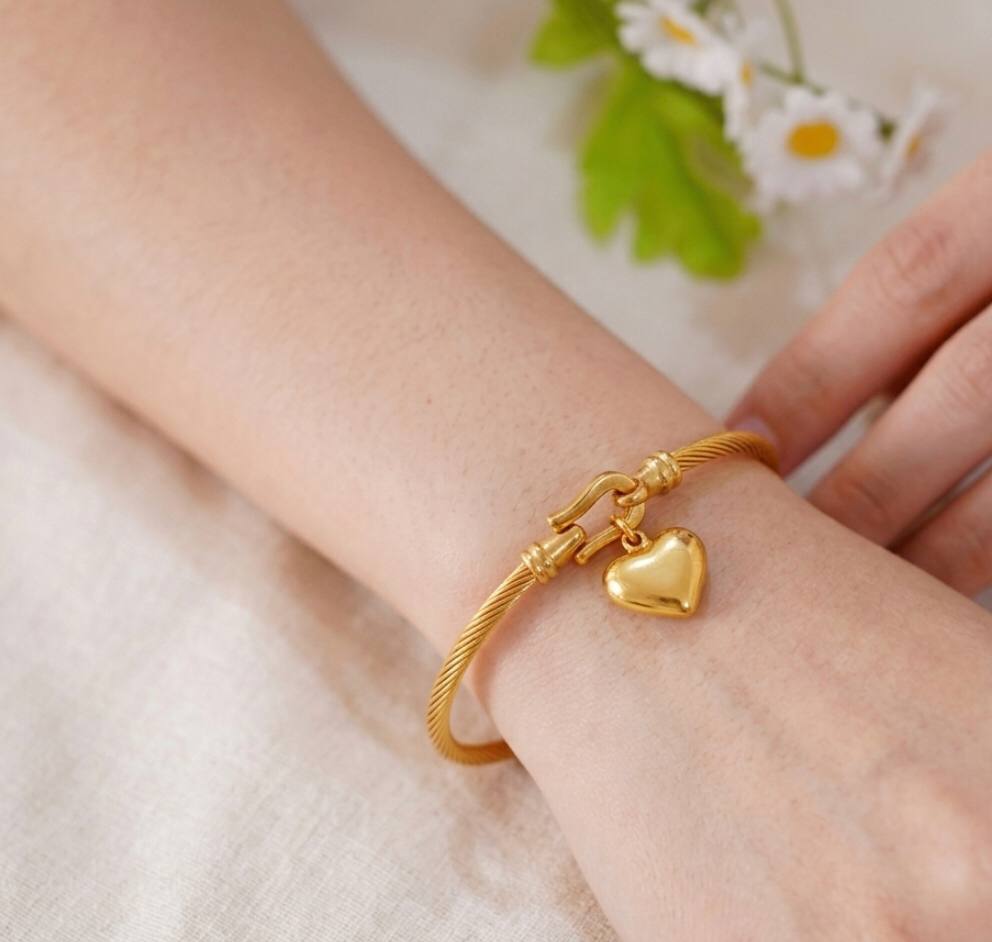 Amoura Bangle